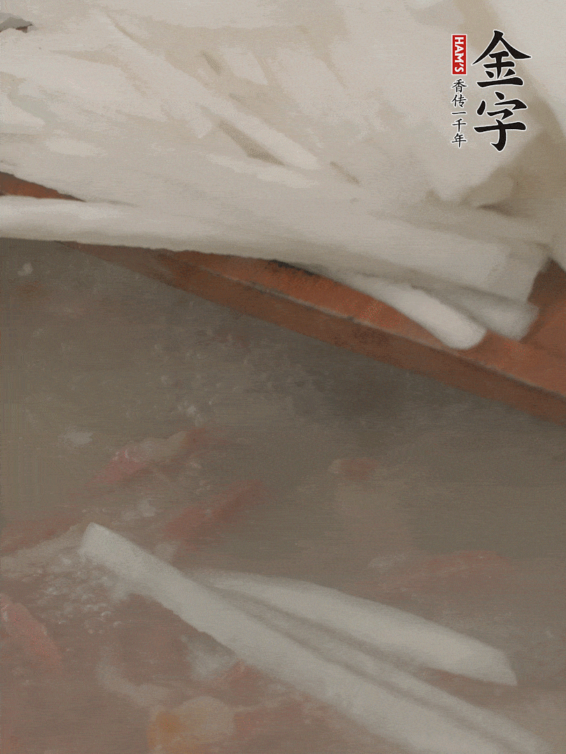 放蘿卜絲，燉5分鐘。