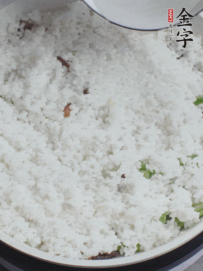 放一碗水，蓋蓋燜煮。