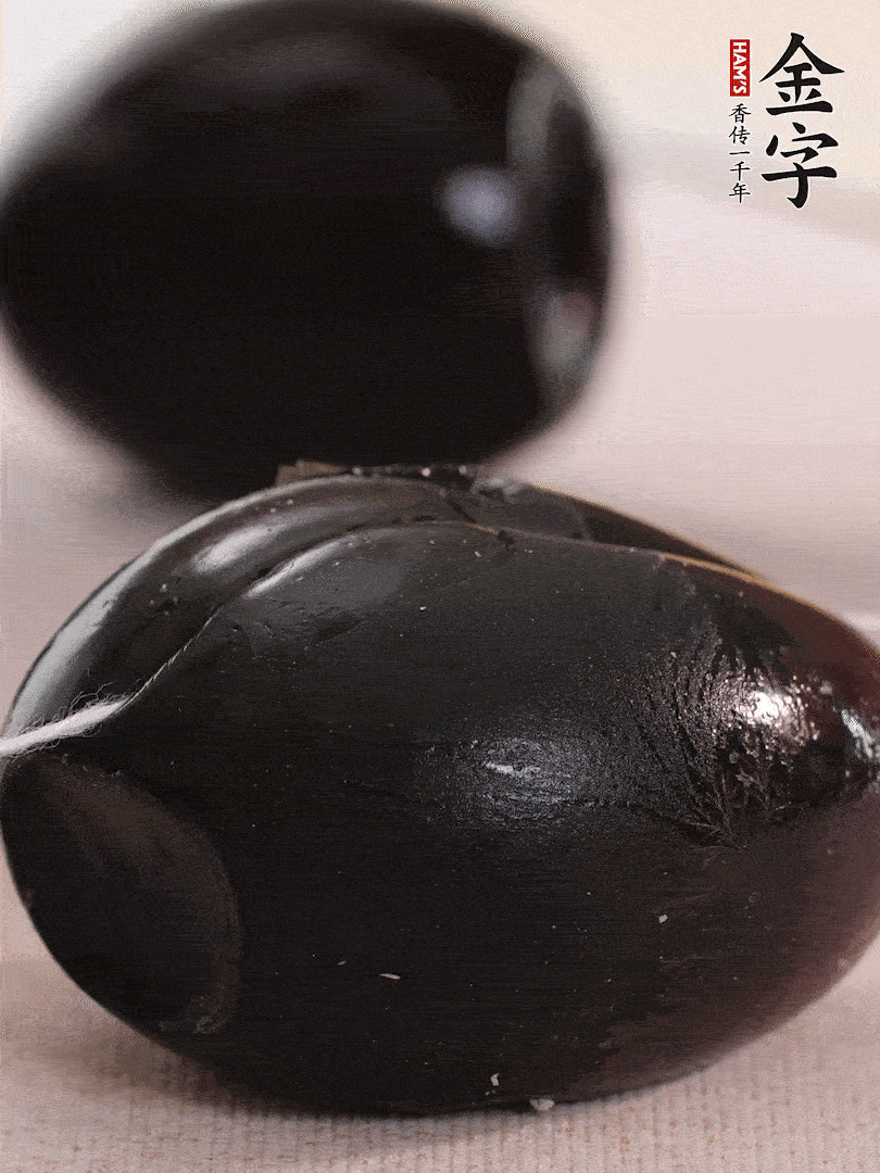 娃娃菜金針菇去跟洗凈，皮蛋改刀。