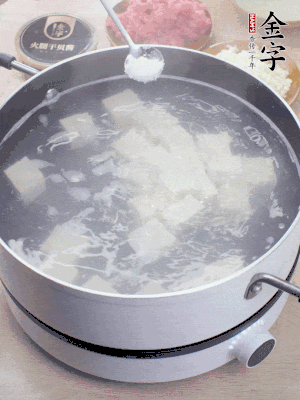 金字火腿上方120g切薄片。