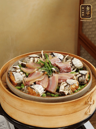 上鍋蒸15分鐘后，放蔥絲，潑熱油