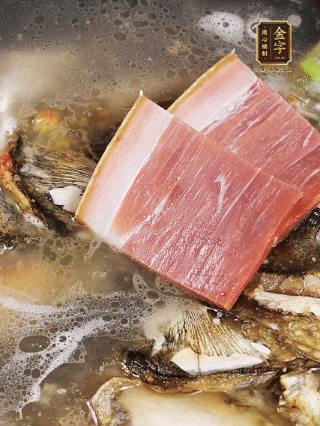 大火燒開，大火煮10~15分鐘。放入切好的豆腐，再煮5分鐘大火燒開，大火煮10~15分鐘。放入切好的豆腐，再煮5分鐘